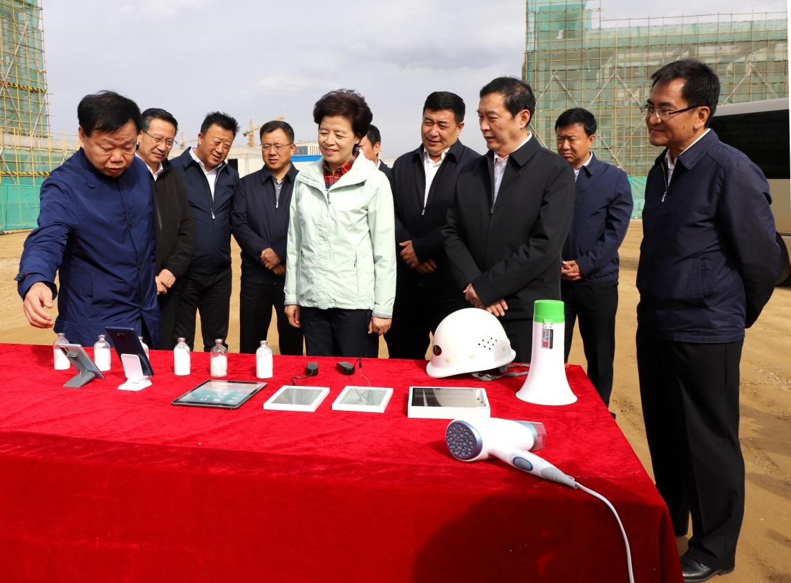2019年10月12日   自治区主席咸辉视察门徒娱乐建设现场